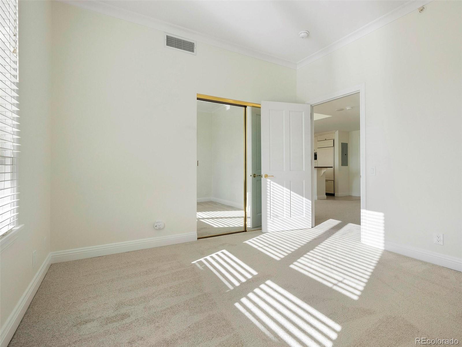 400 E 3rd Avenue Unit: 206