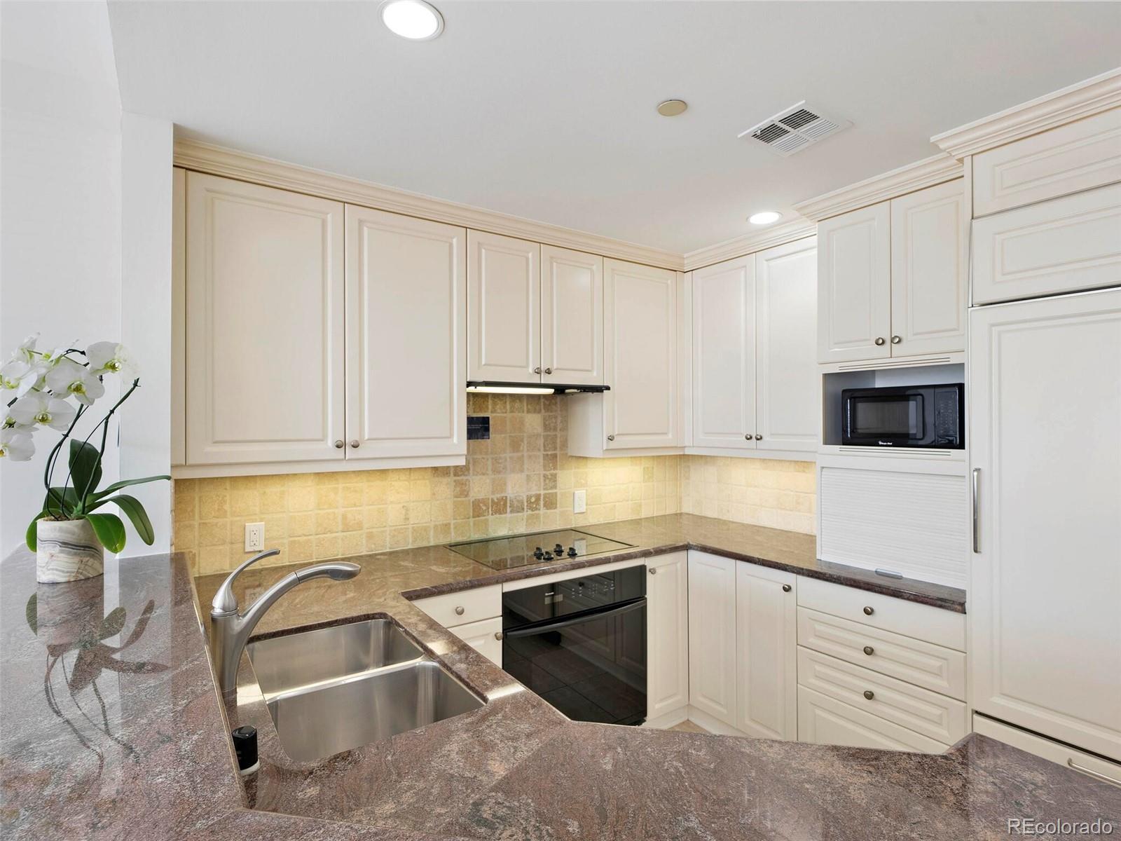 400 E 3rd Avenue Unit: 206