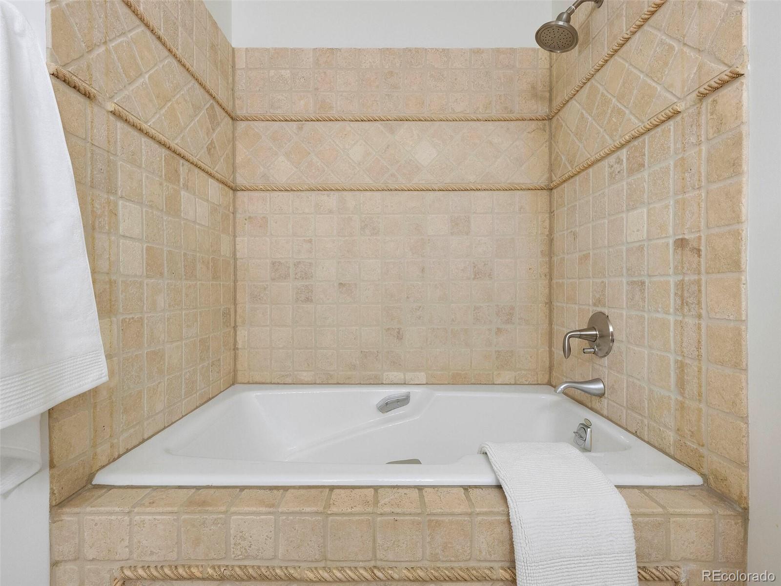 400 E 3rd Avenue Unit: 206