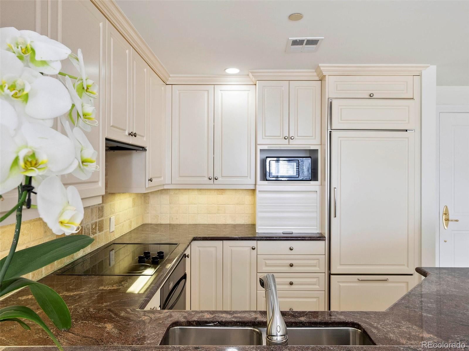 400 E 3rd Avenue Unit: 206