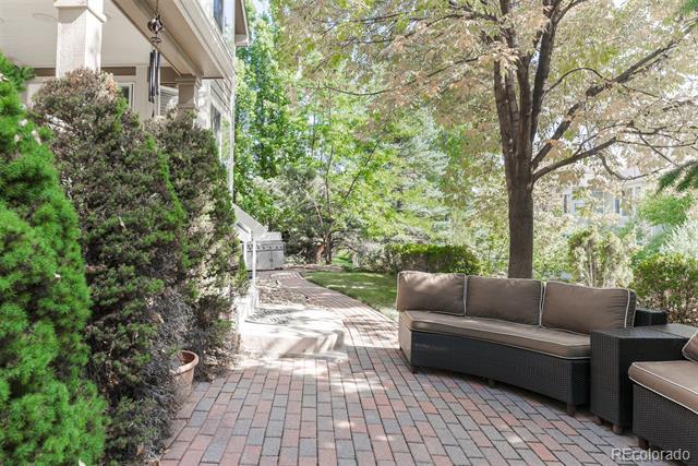 3922 Broadmoor Loop