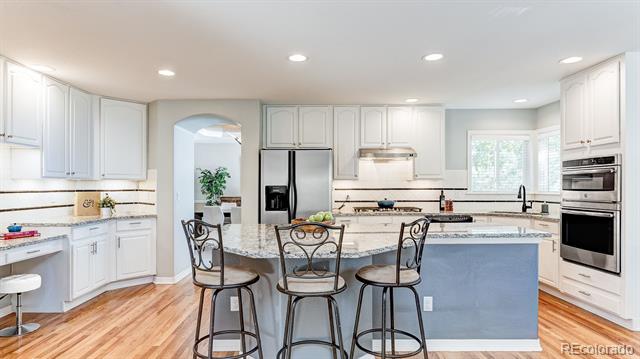 3922 Broadmoor Loop
