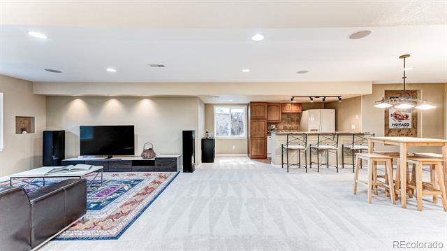 3922 Broadmoor Loop