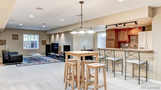 3922 Broadmoor Loop