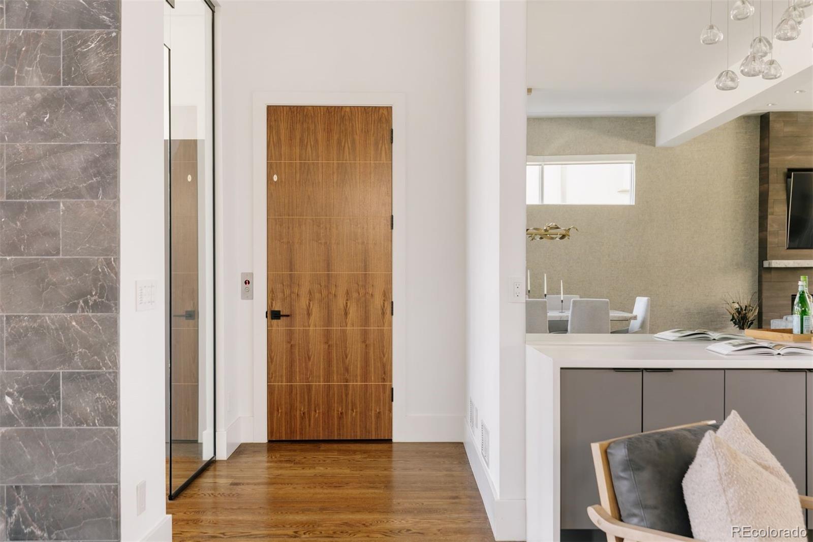 164 S Fairfax Street