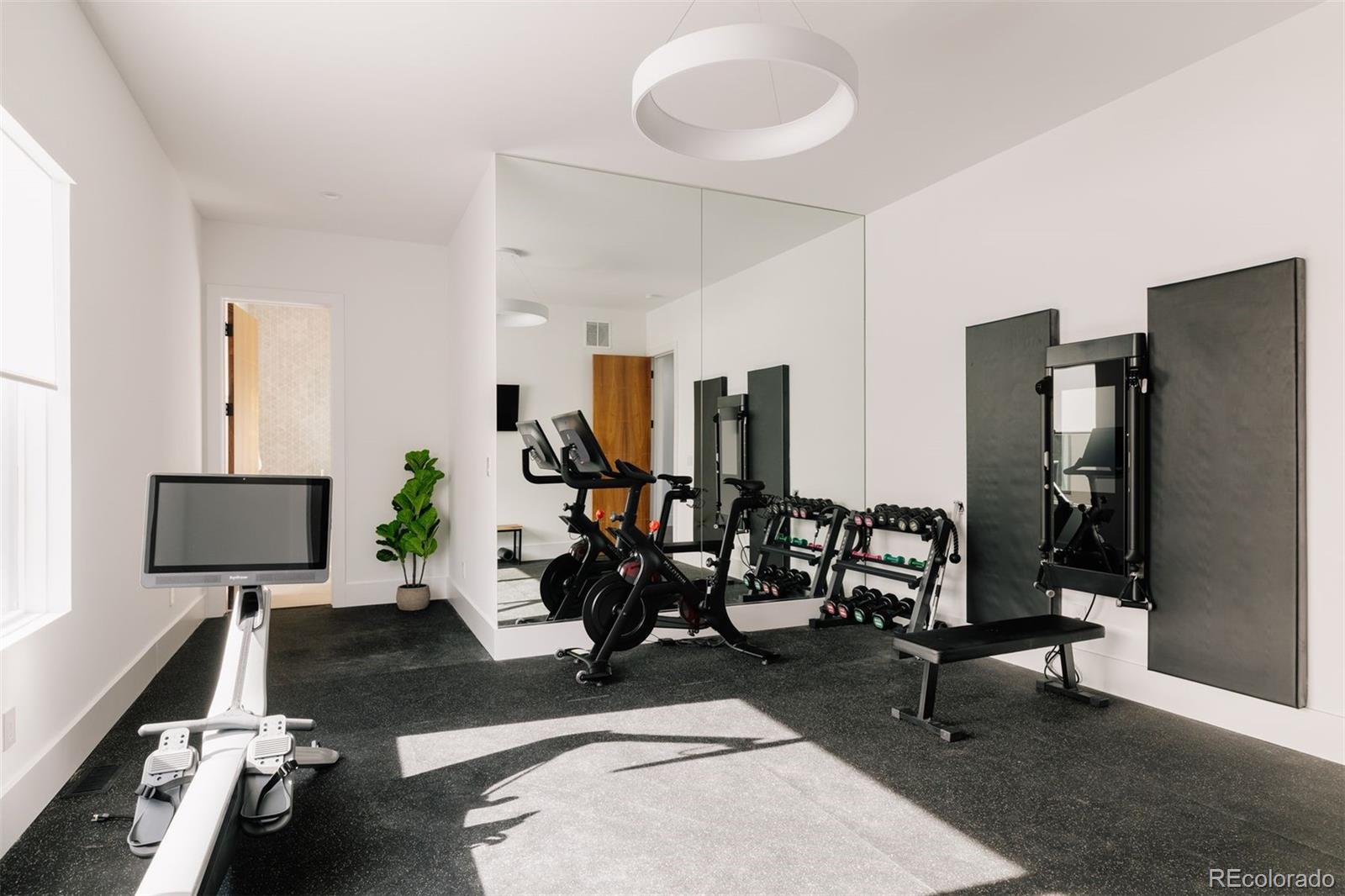 164 S Fairfax Street