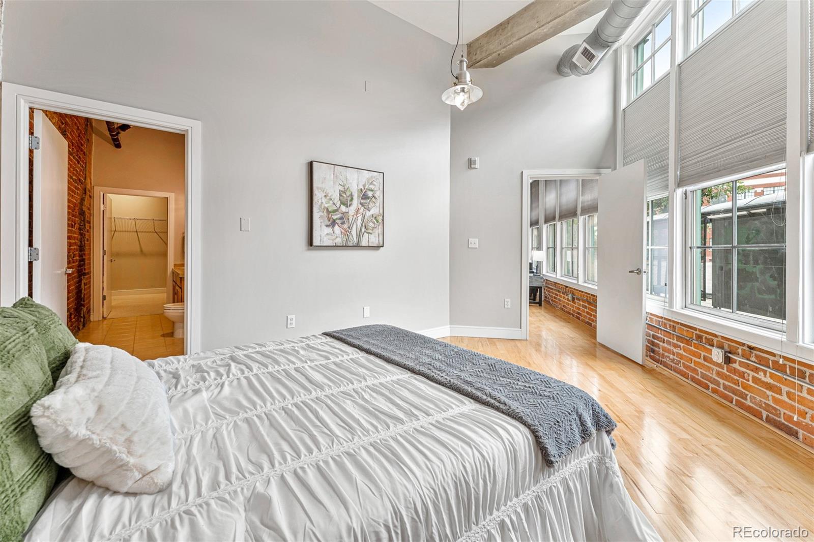 2441 Broadway N Unit: 110