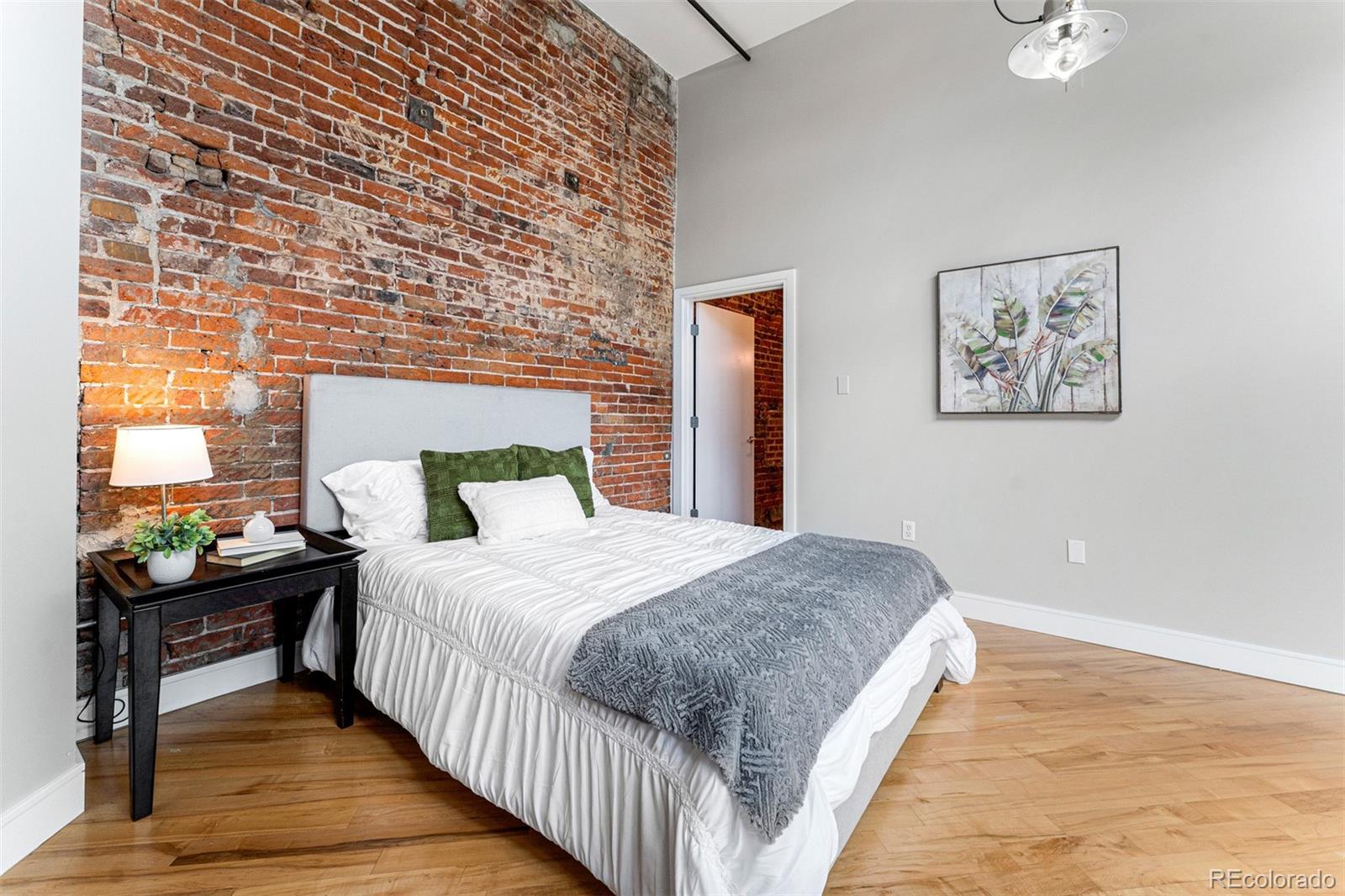 2441 Broadway N Unit: 110