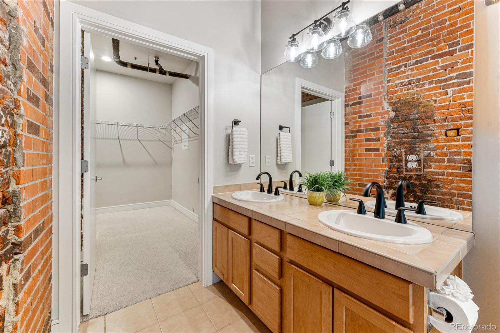 2441 Broadway N Unit: 110