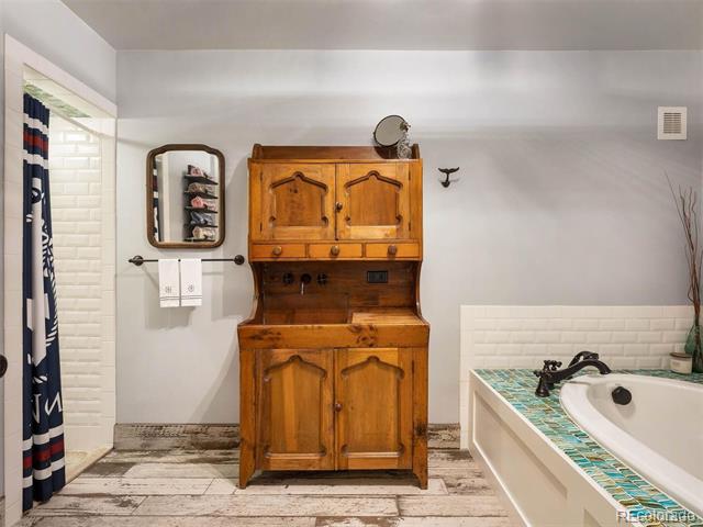 1515 E 9th Avenue Unit: 101