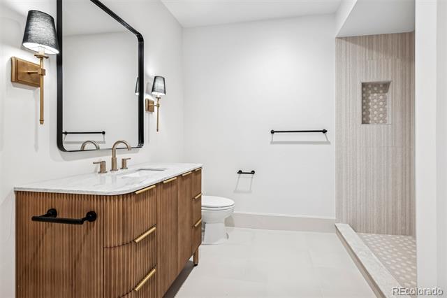 400 S Steele Street Unit: 63