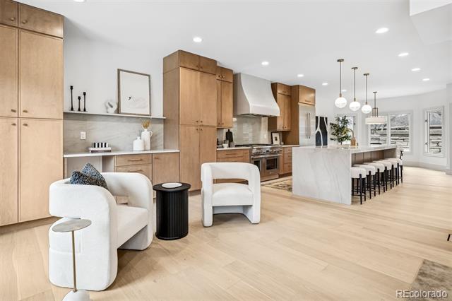 400 S Steele Street Unit: 63