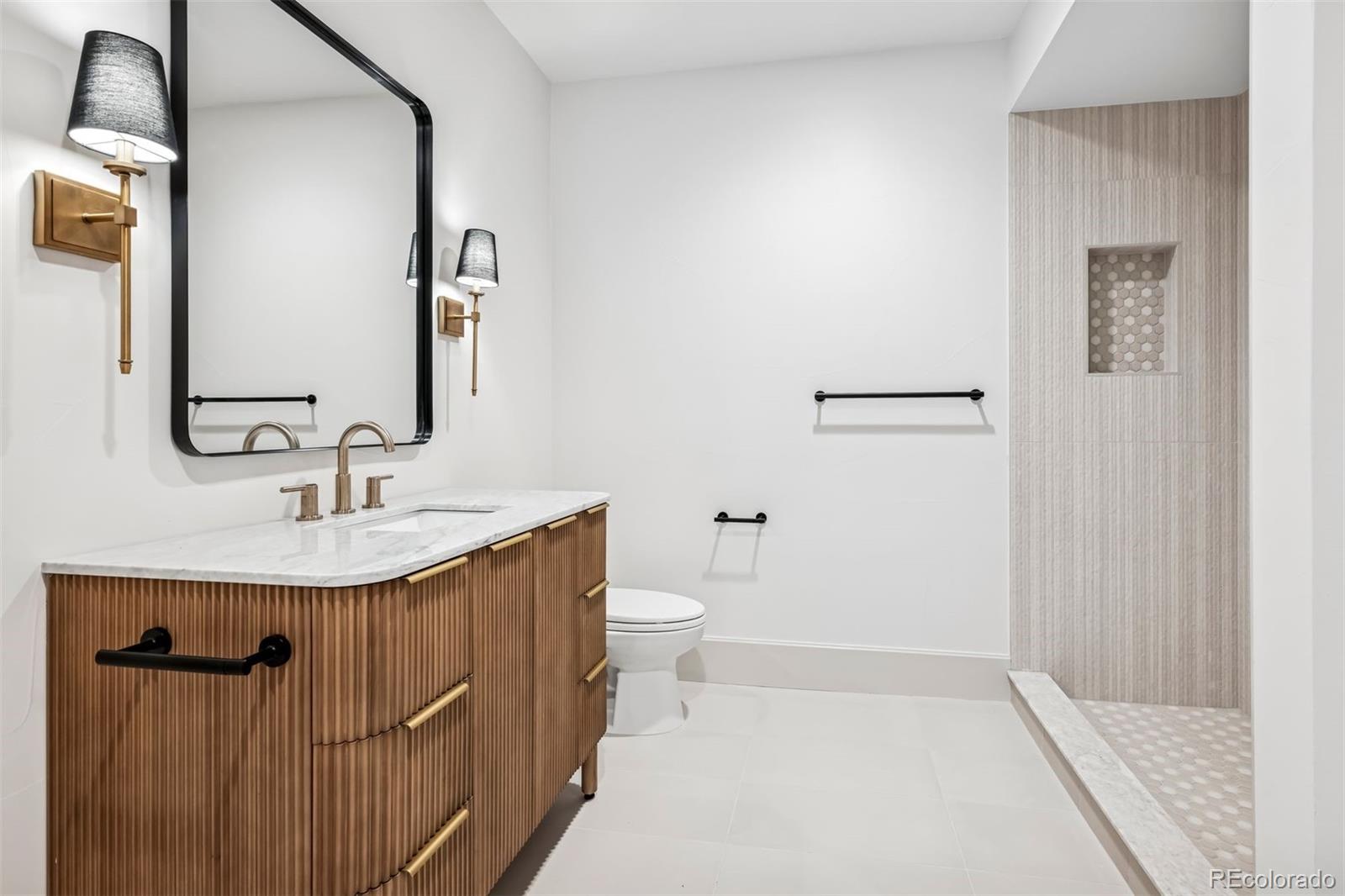 400 S Steele Street Unit: 63