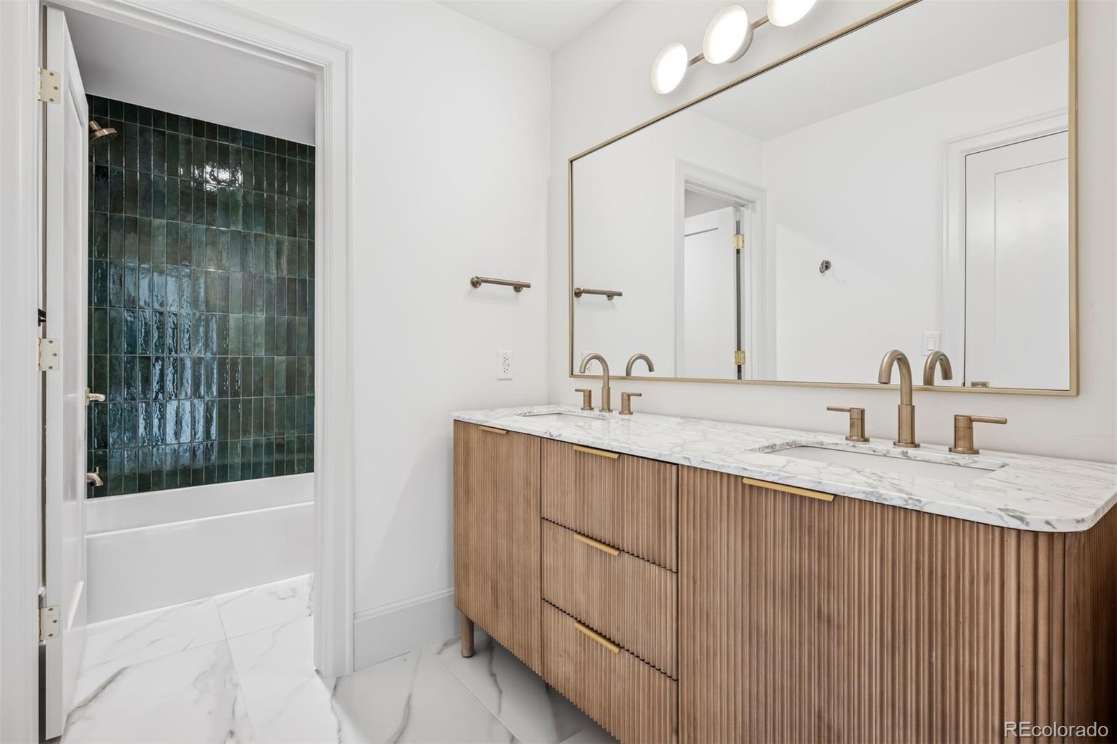 400 S Steele Street Unit: 63