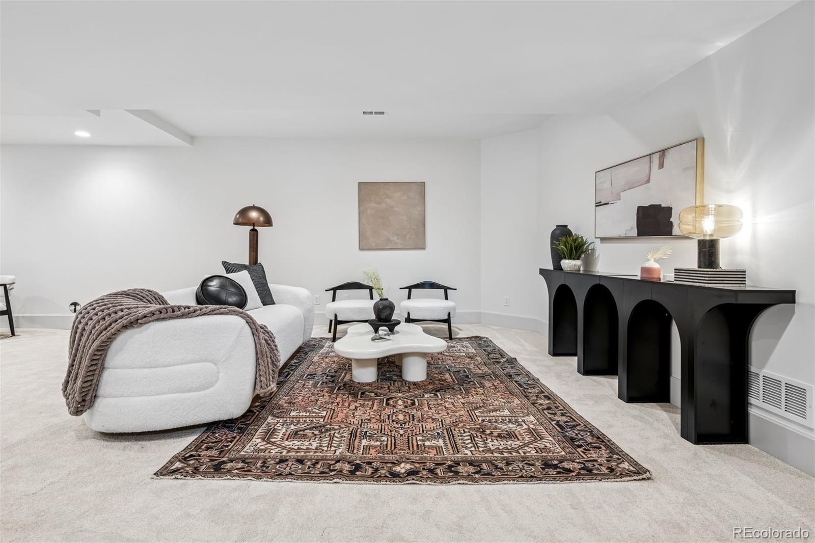 400 S Steele Street Unit: 63