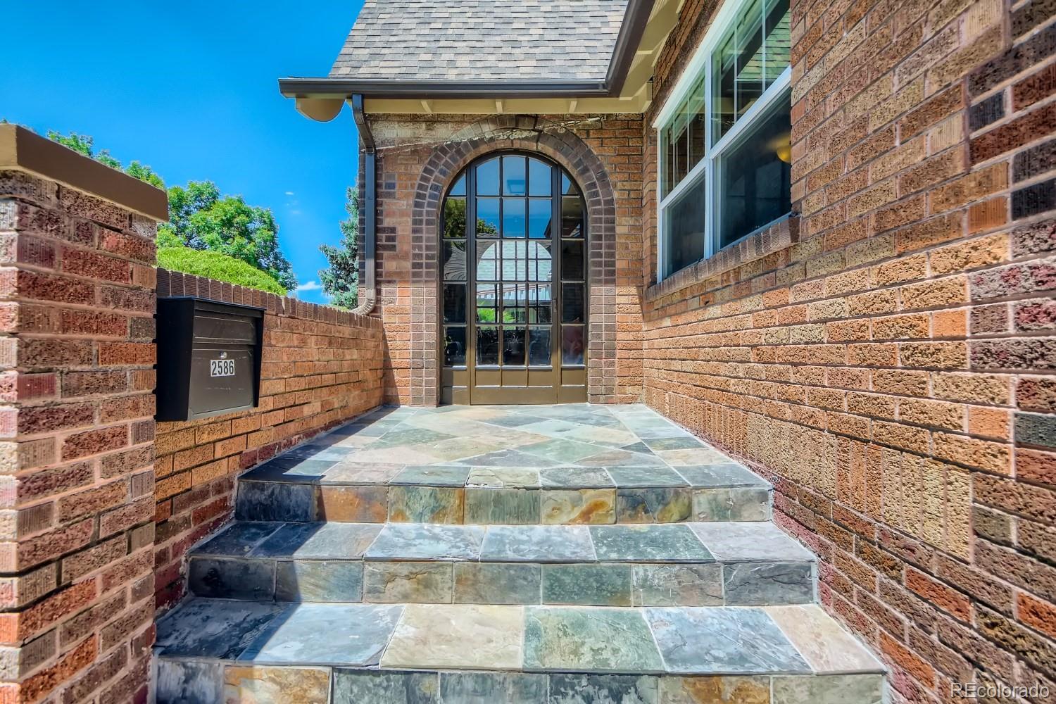 2586 Grape Street