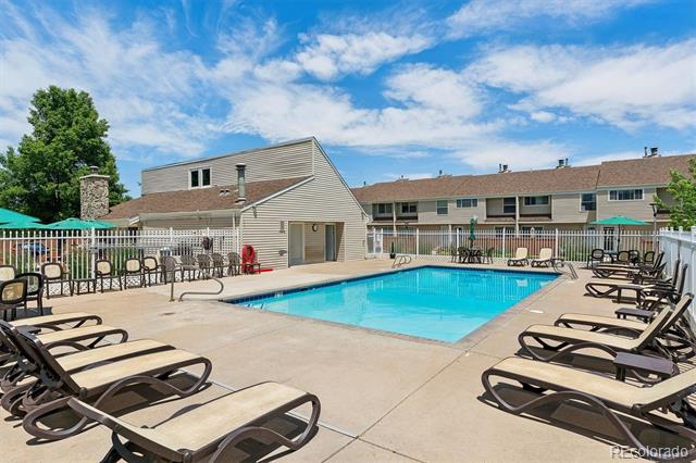 4202 E Maplewood Way