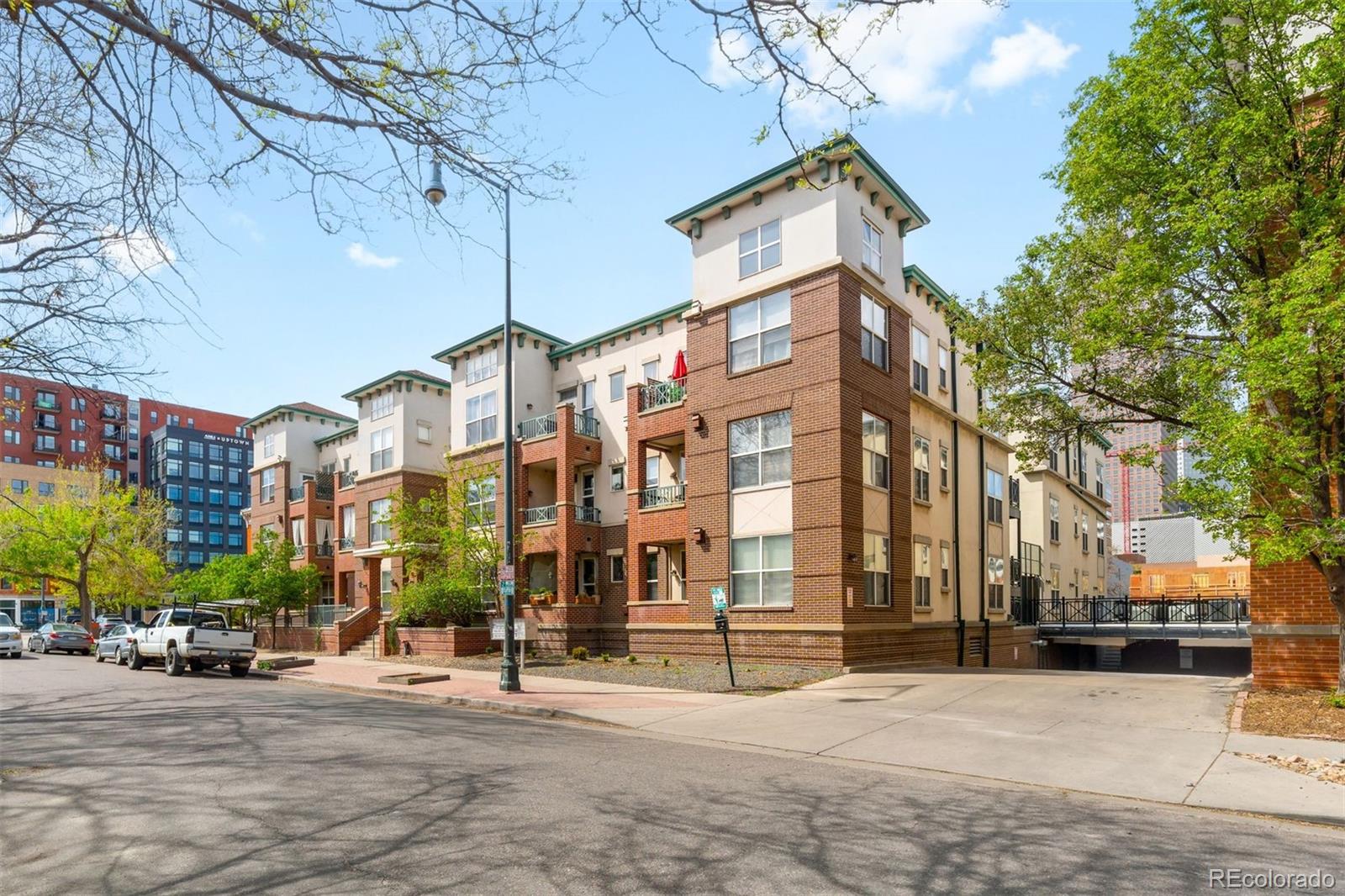 1727 N Pearl Street Unit: 204