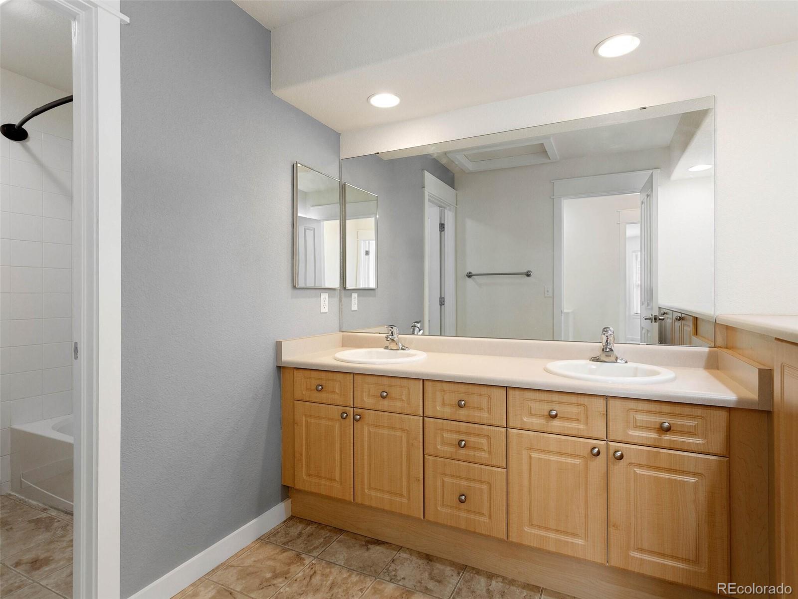 2550 Winding River Drive Unit: F4
