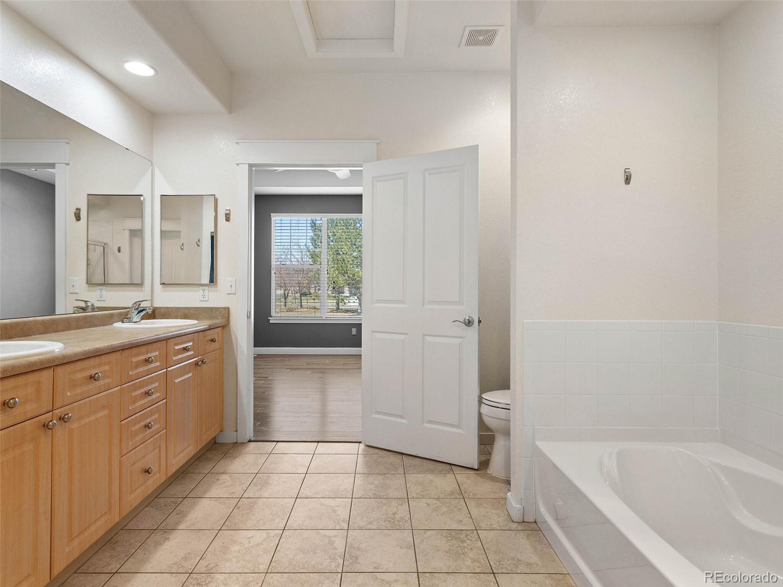 2550 Winding River Drive Unit: F4