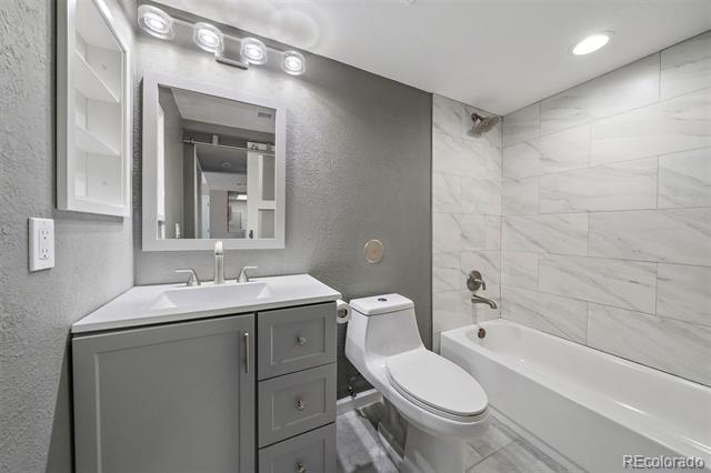 1970 S Xanadu Way Unit: 101