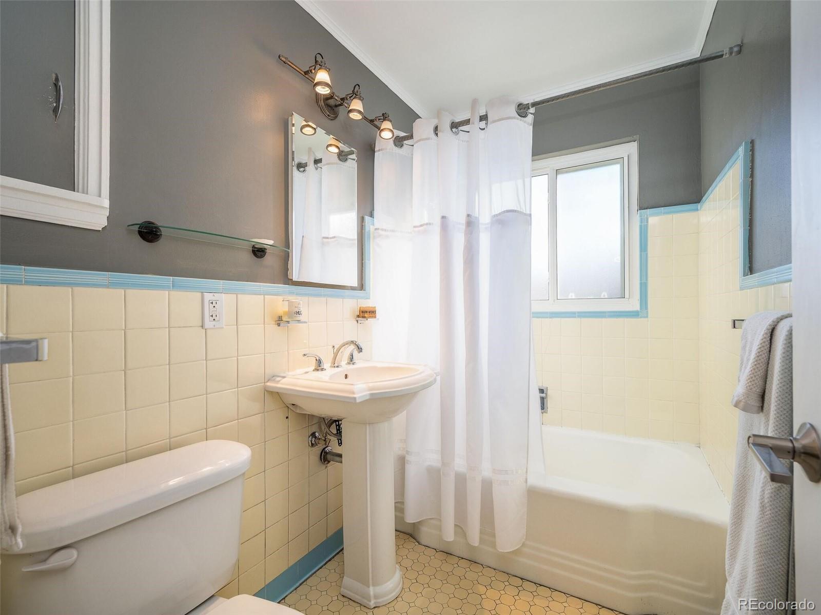 1542 Elm Street Unit: 3