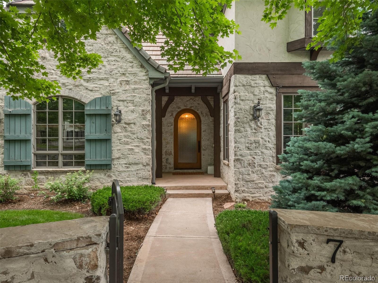 7 Foxtail Circle