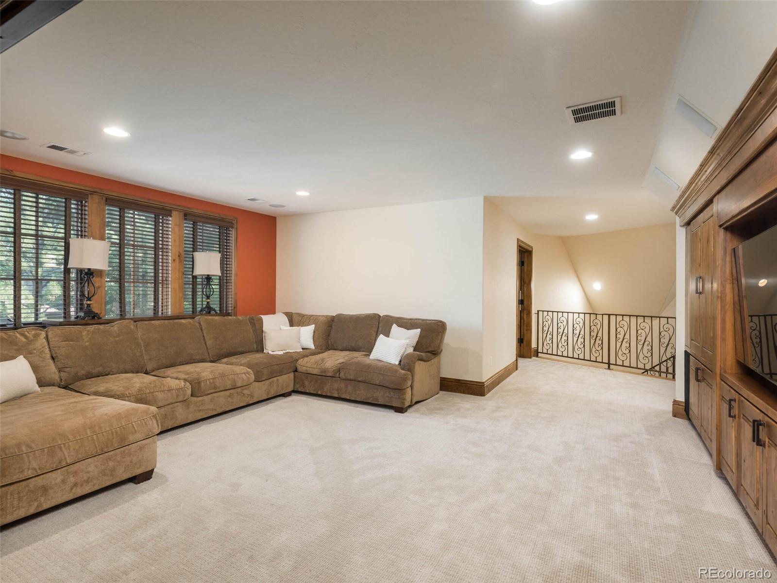 7 Foxtail Circle