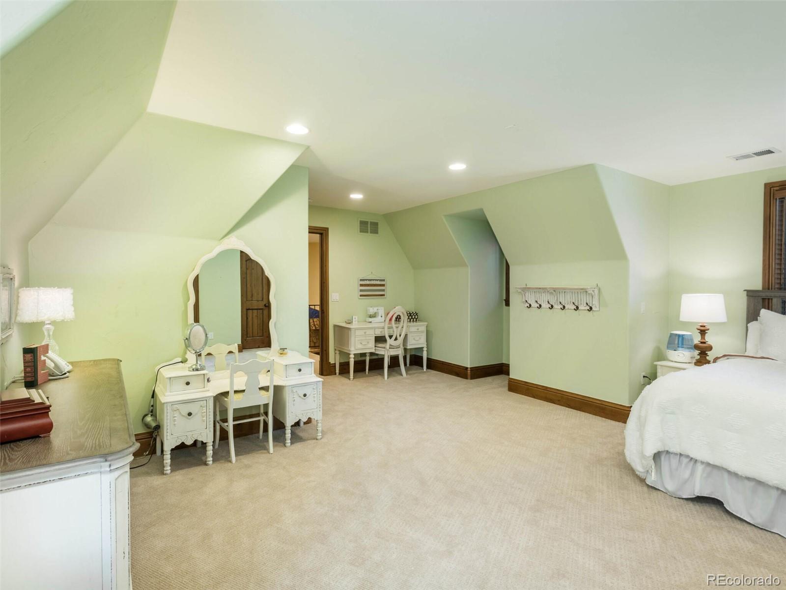 7 Foxtail Circle