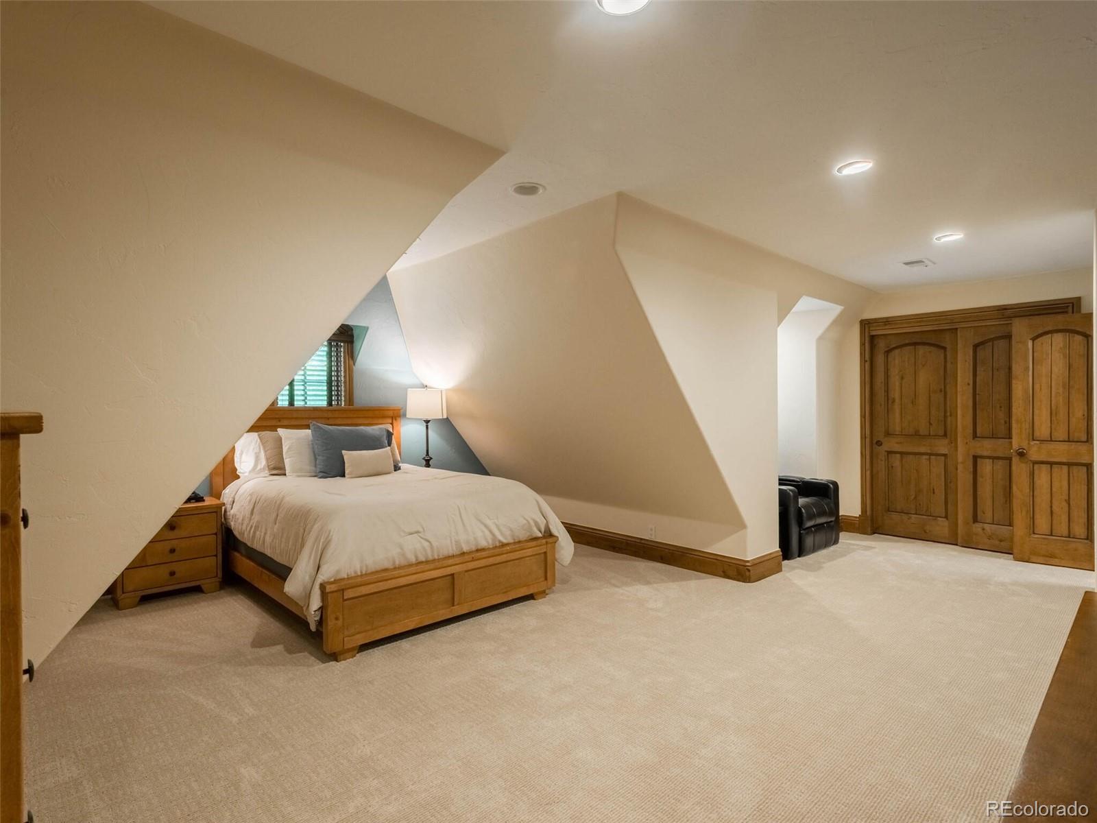 7 Foxtail Circle