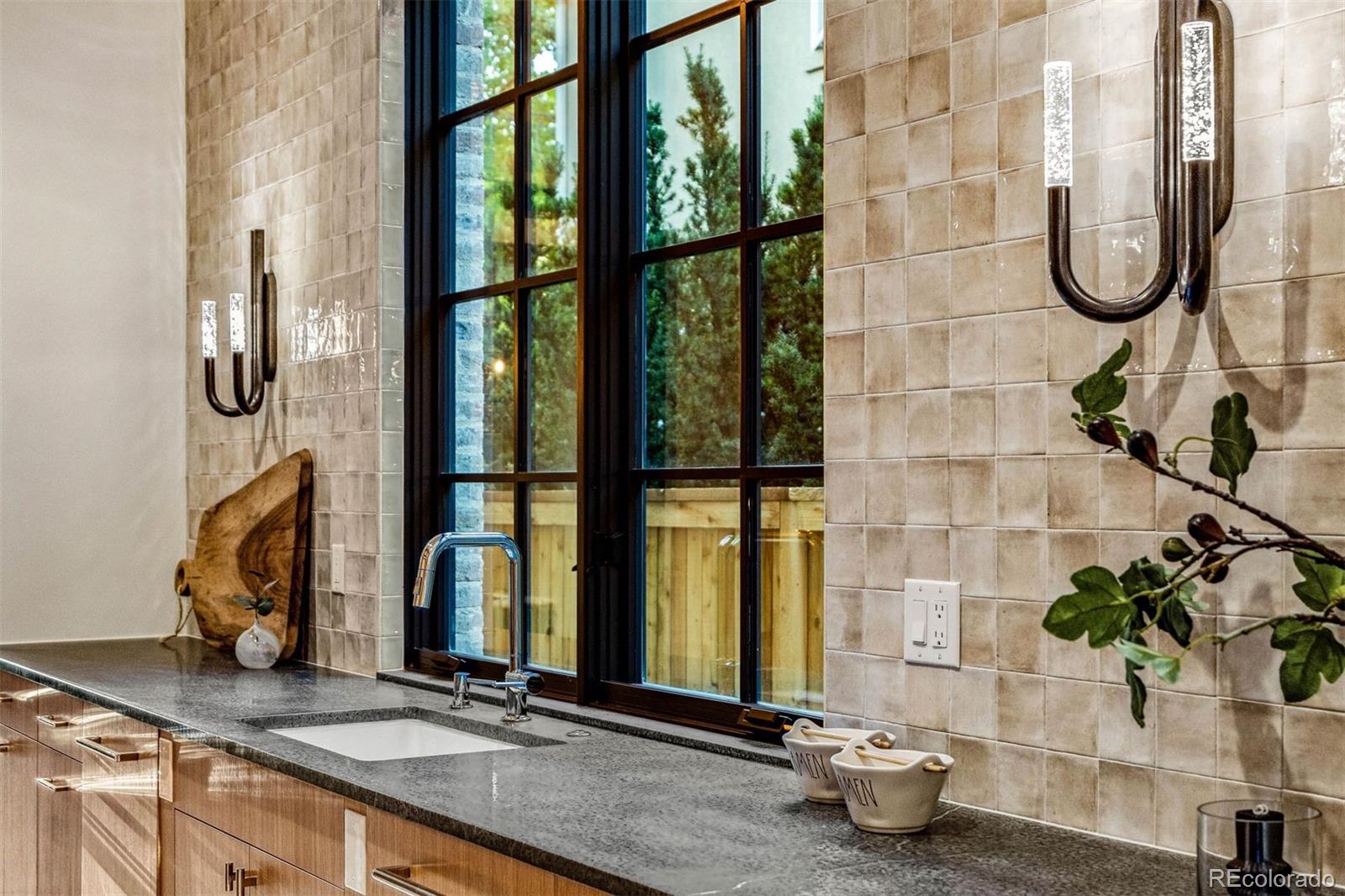 2540 S Fillmore Street