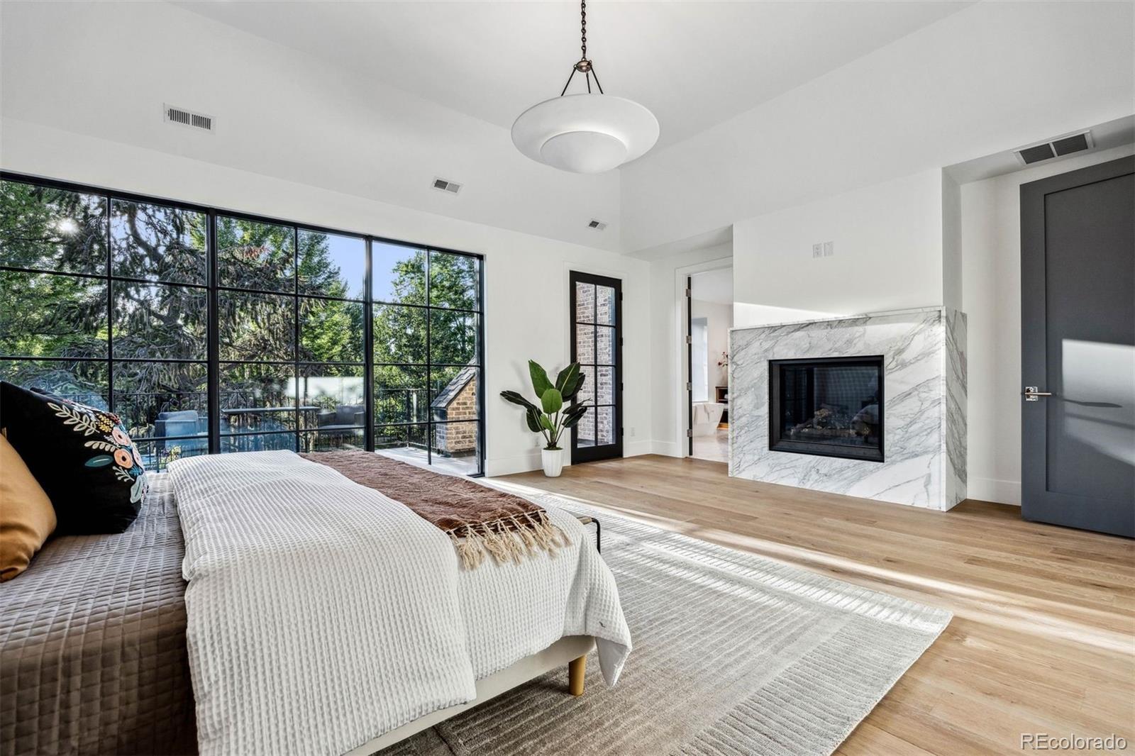 2540 S Fillmore Street