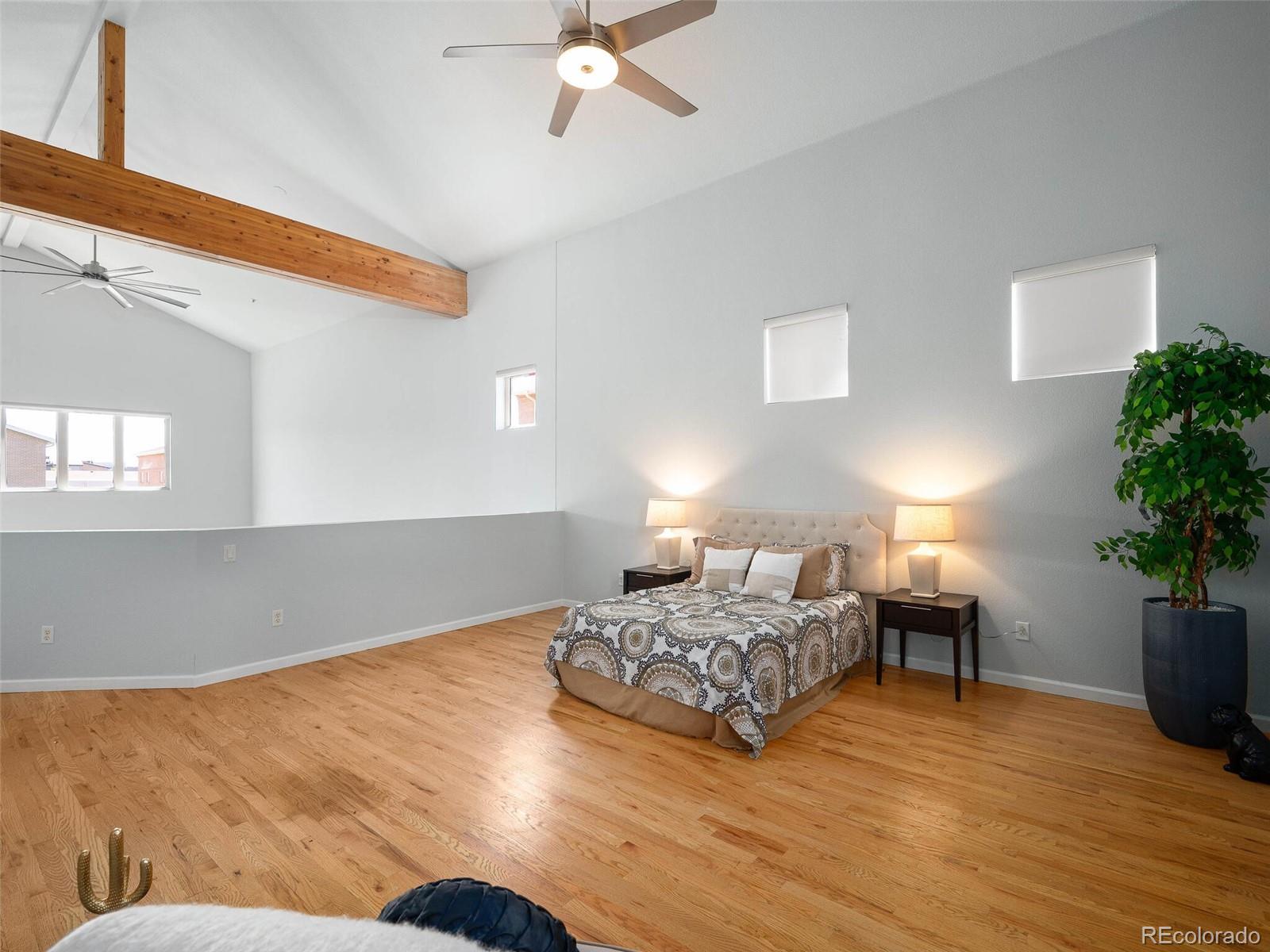 220 Roslyn Street Unit: 102