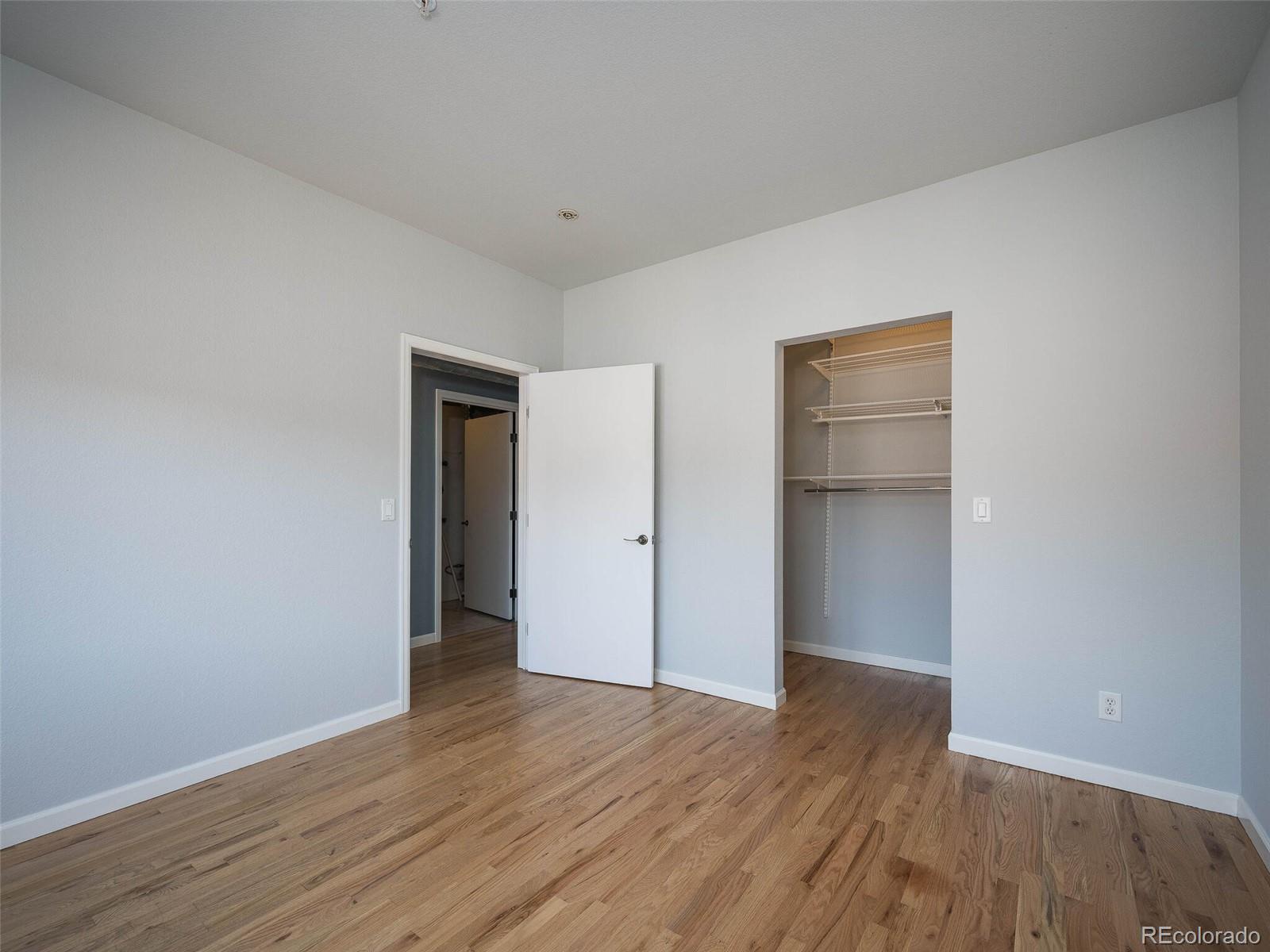 220 Roslyn Street Unit: 102