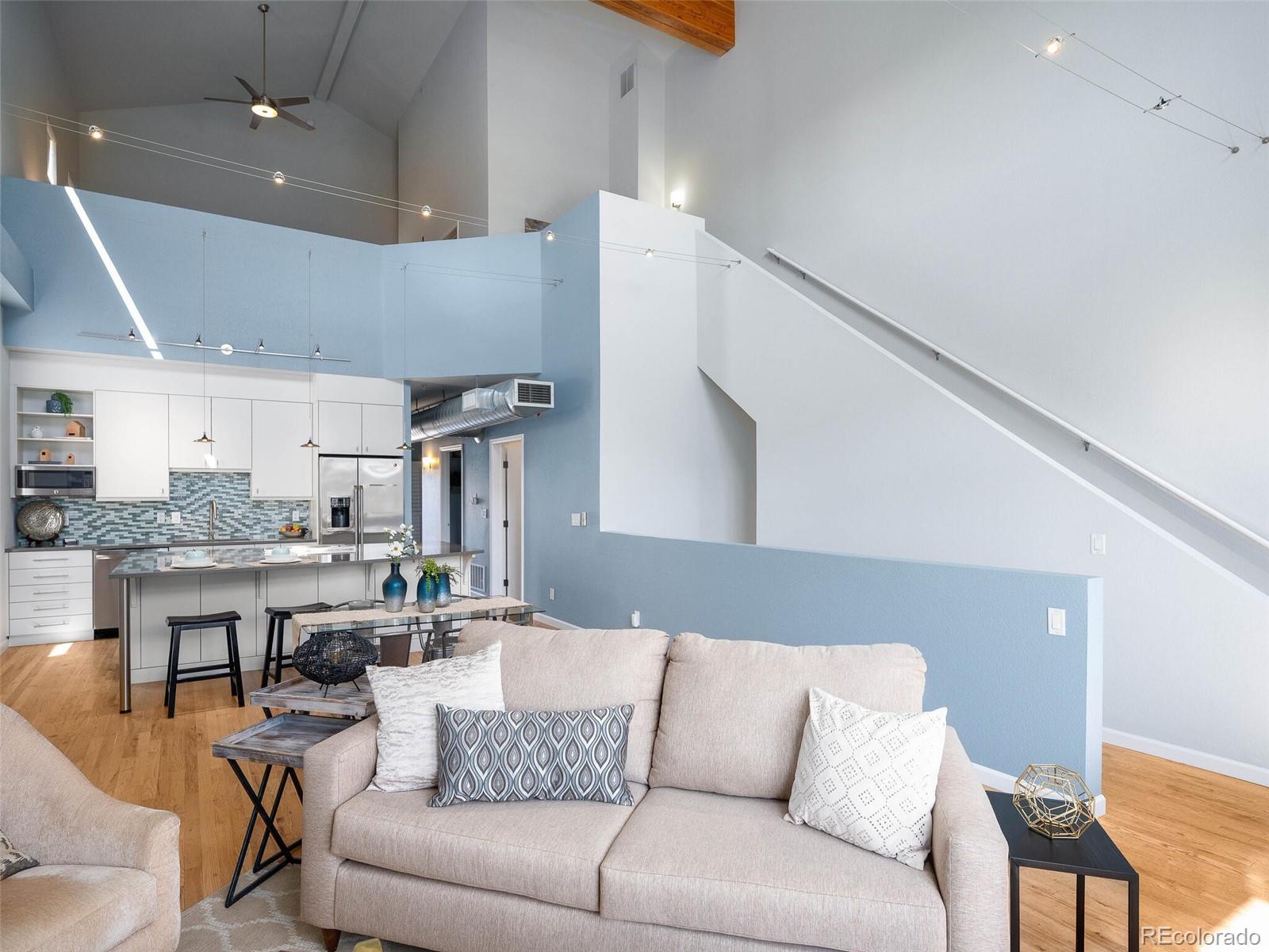 220 Roslyn Street Unit: 102
