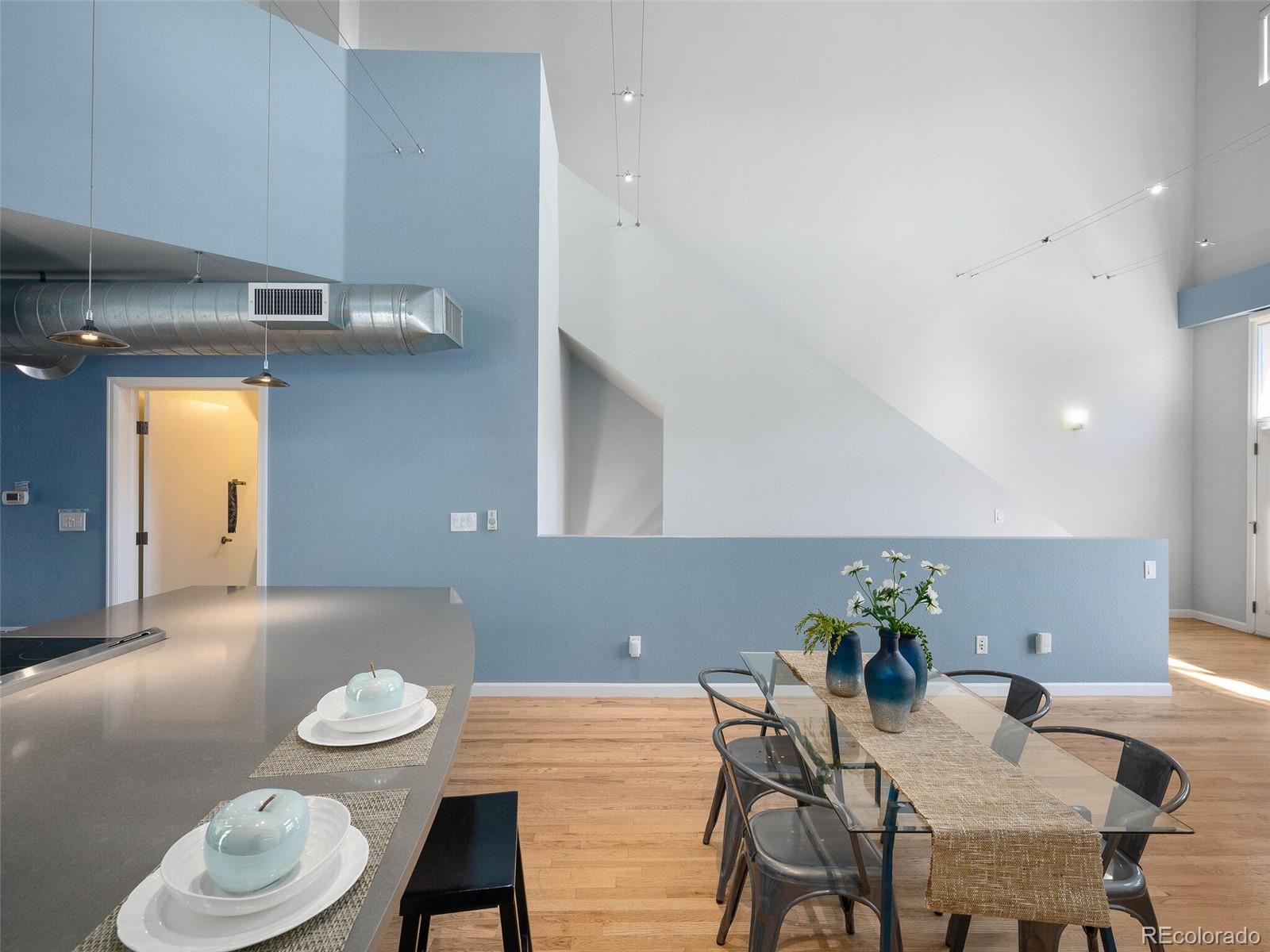 220 Roslyn Street Unit: 102
