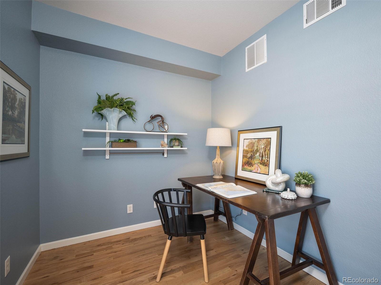 220 Roslyn Street Unit: 102