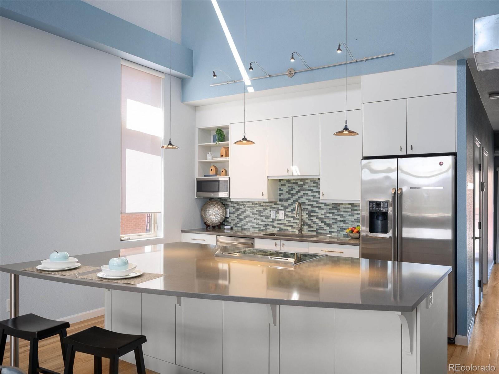 220 Roslyn Street Unit: 102