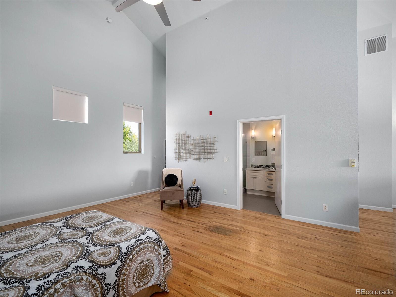 220 Roslyn Street Unit: 102