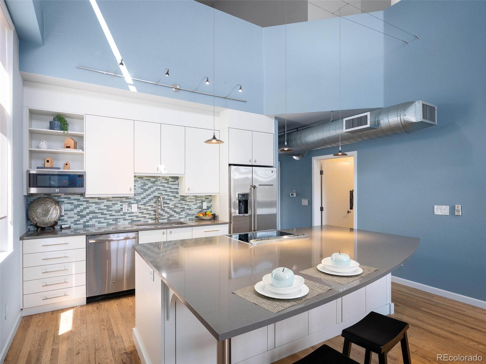 220 Roslyn Street Unit: 102