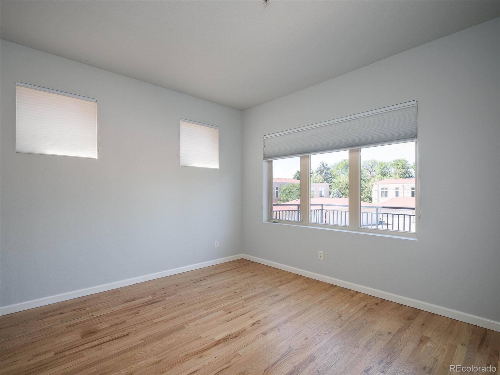 220 Roslyn Street Unit: 102