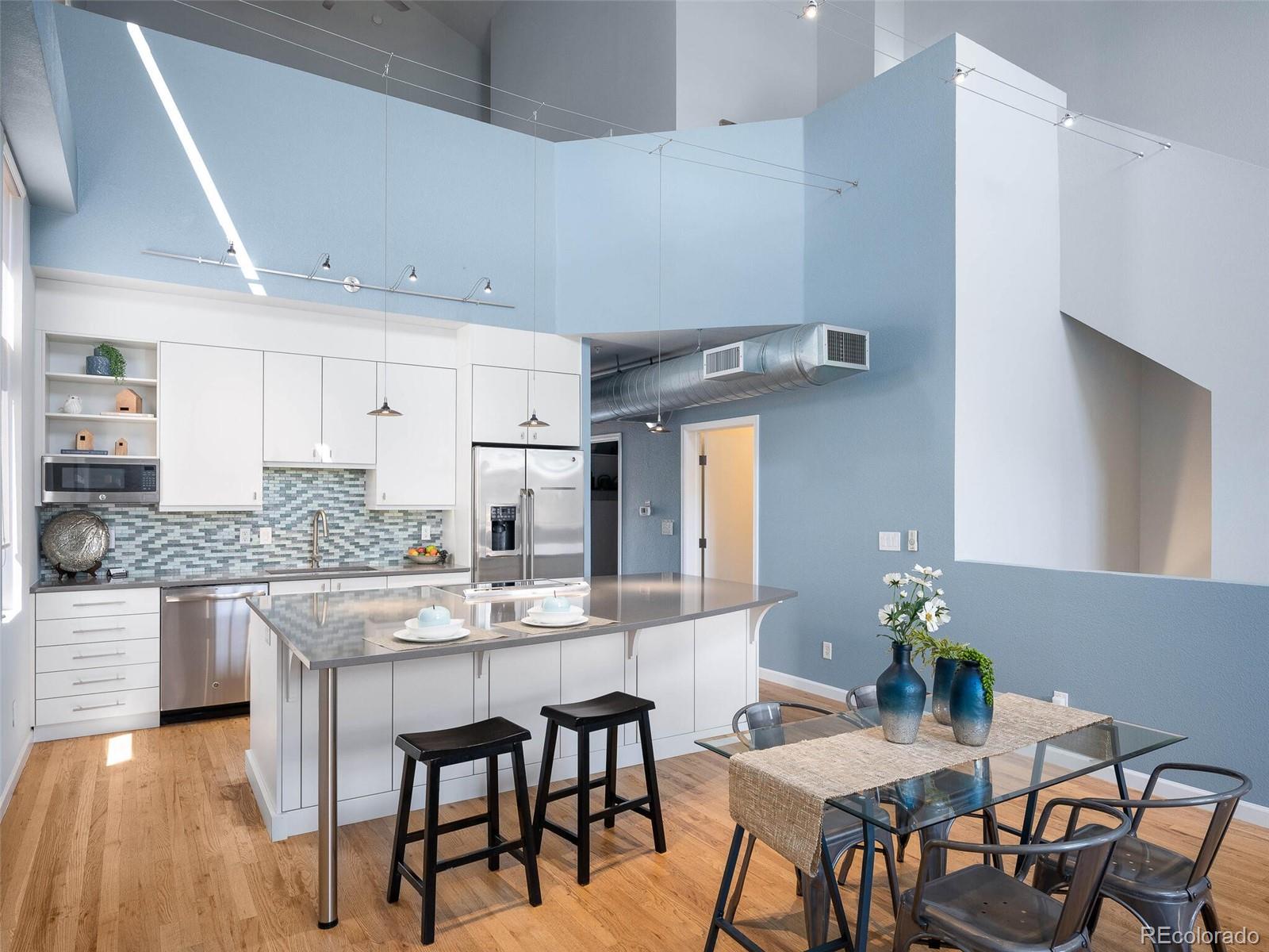 220 Roslyn Street Unit: 102