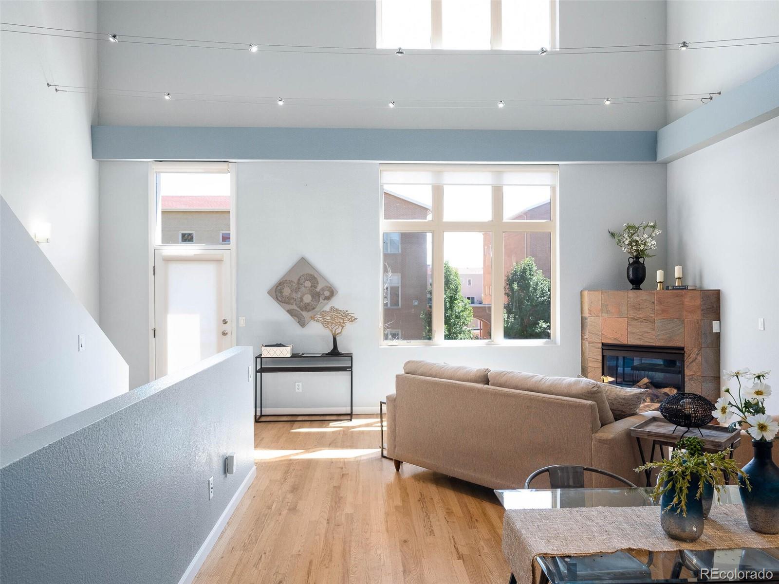 220 Roslyn Street Unit: 102