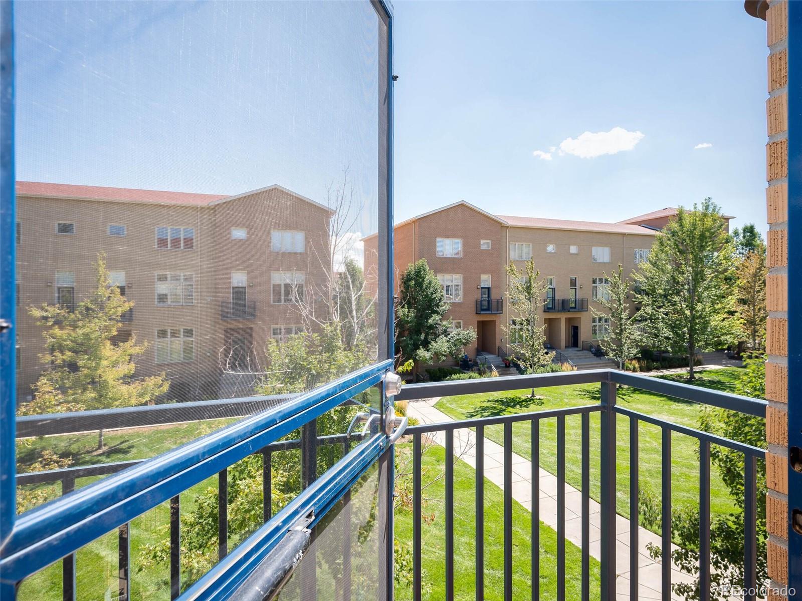 220 Roslyn Street Unit: 102