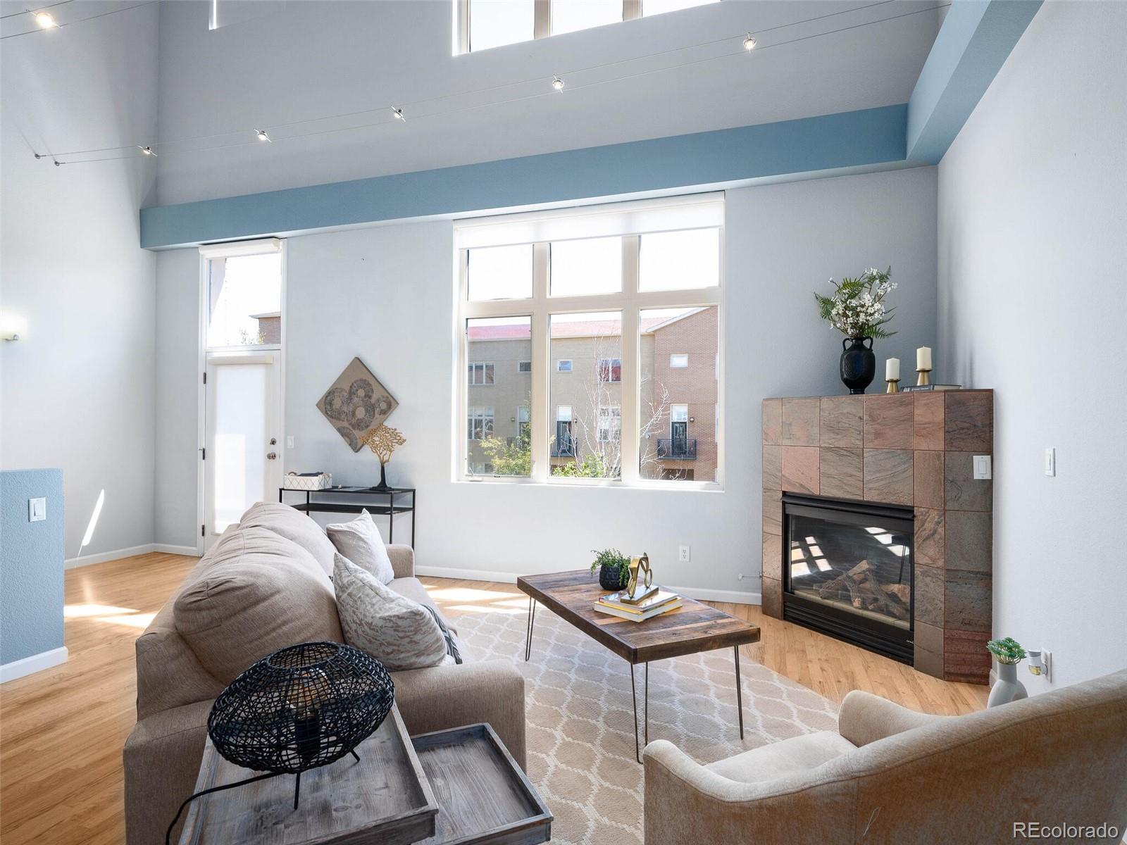 220 Roslyn Street Unit: 102