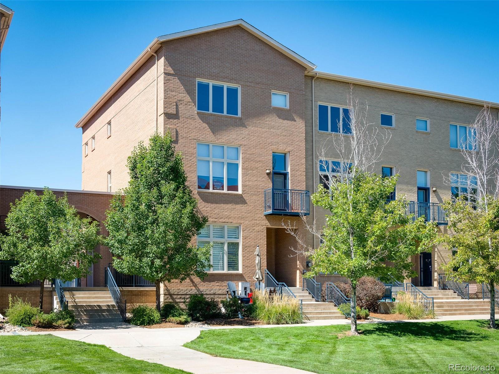 220 Roslyn Street Unit: 102