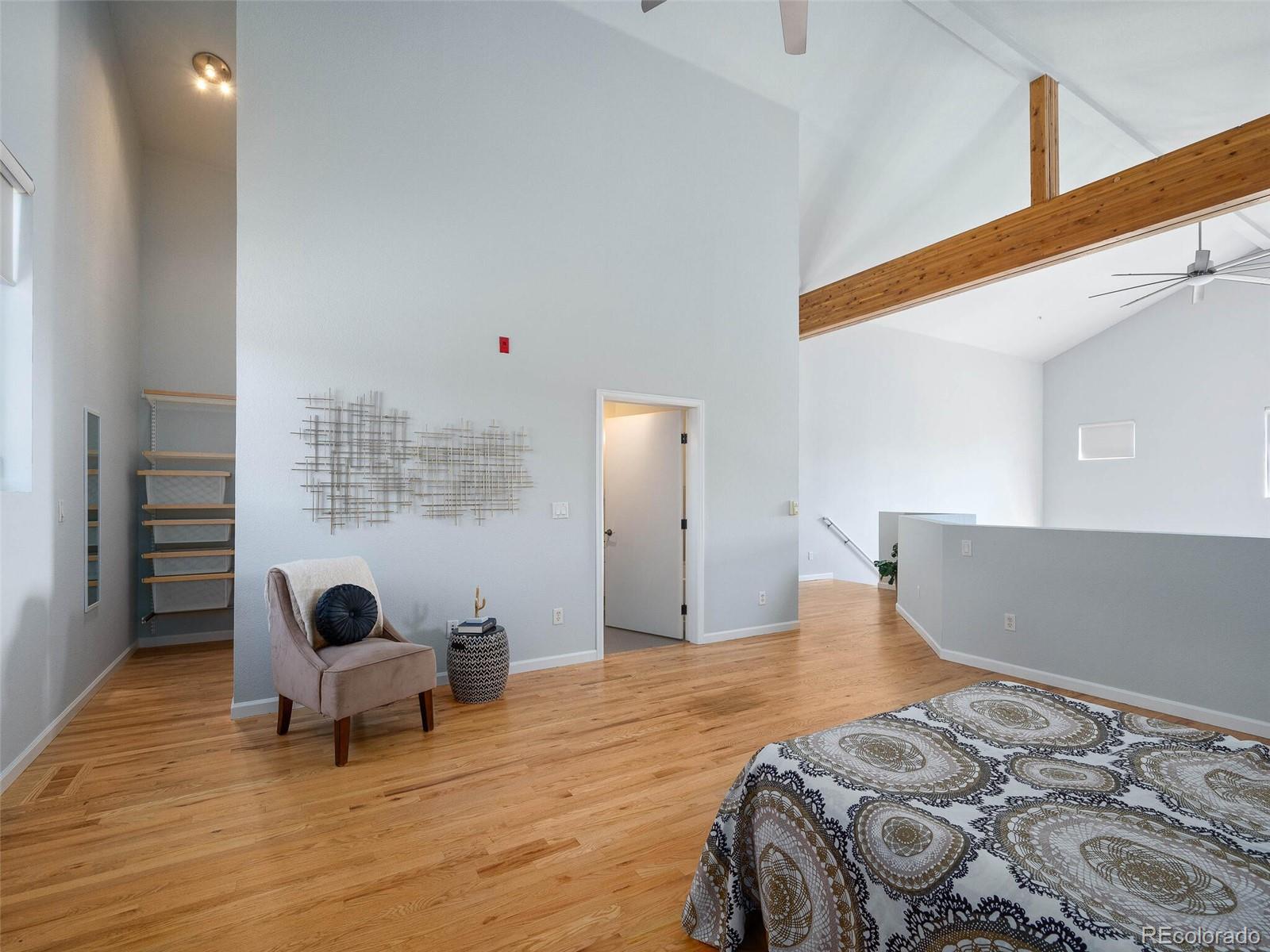 220 Roslyn Street Unit: 102