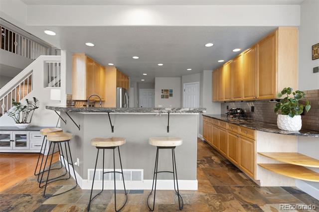 3815 Broadmoor Loop