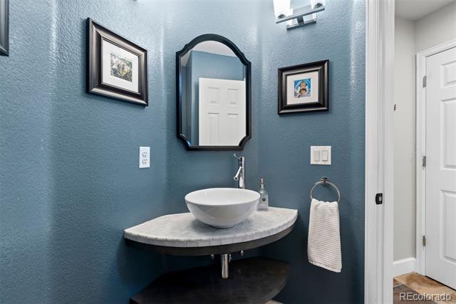 3815 Broadmoor Loop