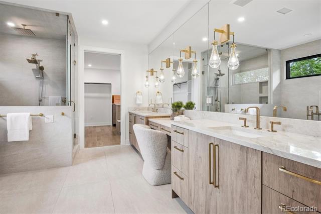 2821 E Cedar Avenue Unit: 12
